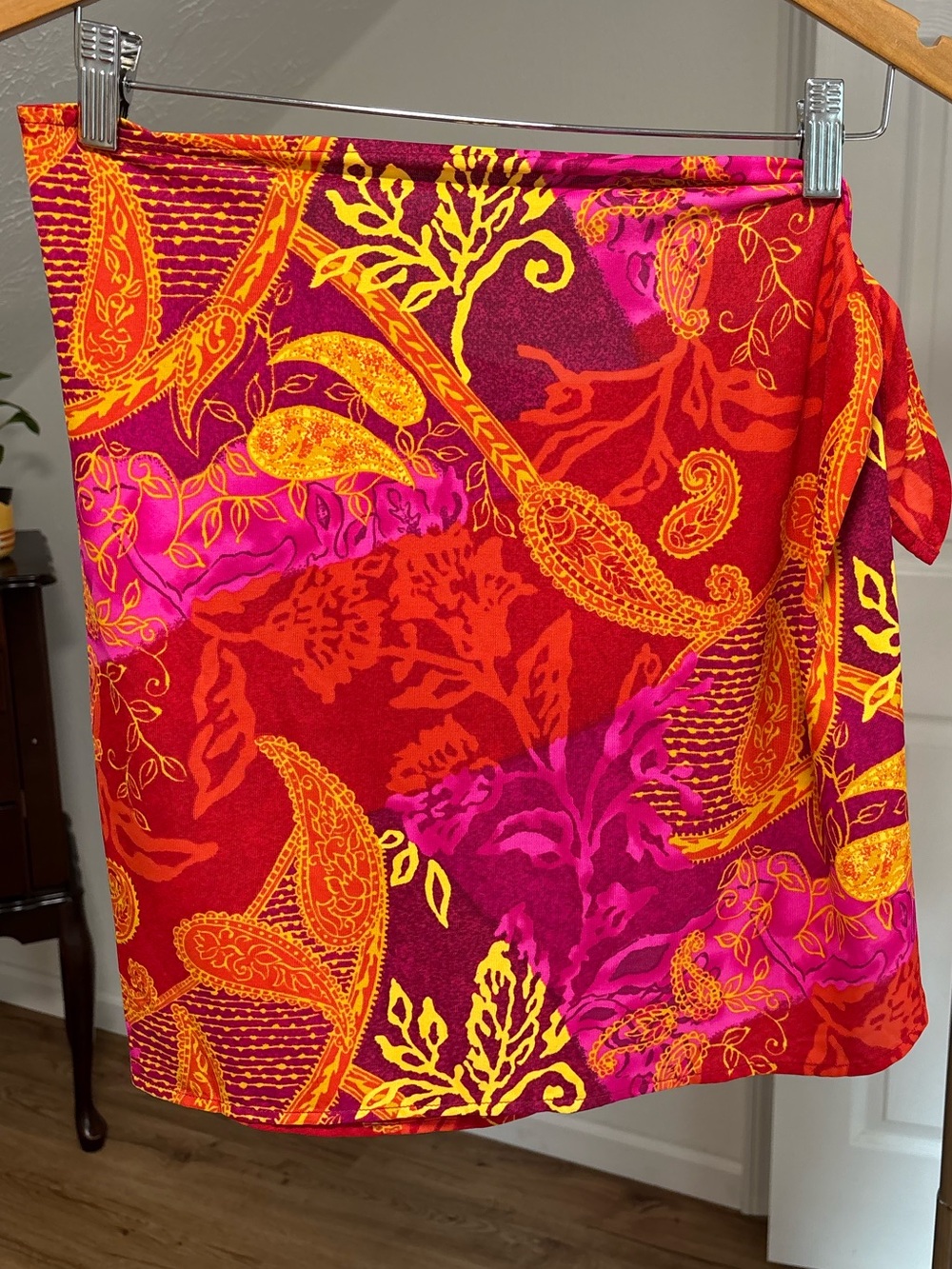 Liz Claiborne y2k wrap coverup, bright floral paisley. One size